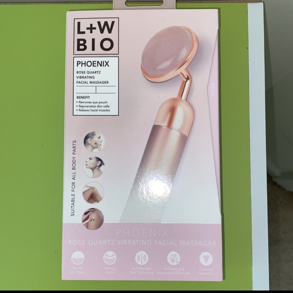NIB - Luxe + Willow PHOENIX - Rose Quartz Vibrating Facial Roller